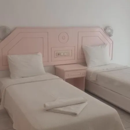 Pembe Koesk * فتحية
